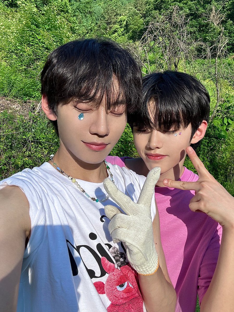 SeokheeFrance's tweet photo. POST 

« Une belle journée reposante!!🏕️🏕️ »

~en compagnie de #HIKARI et #GYURAE 
_
#HASEOKHEE #FANTASYBOYS #소년판타지 #하석희 
©fantasyboys_ https://t.co/8x9zbxfzyx