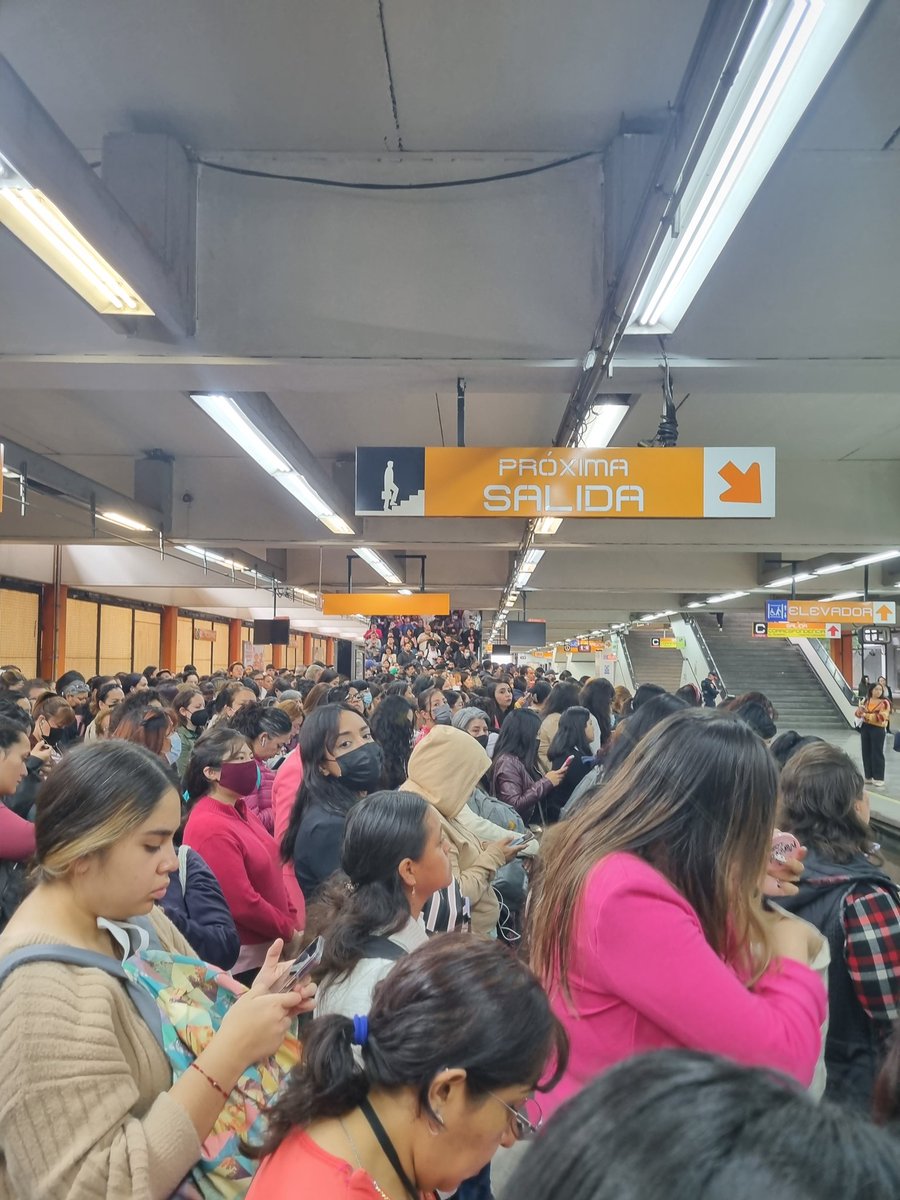 NaviiBluue's tweet photo. @MetroCDMX Chingatucola @MetroCDMX, tardo 25 min en salir, cual 6 jaja https://t.co/zo5sh72jcX