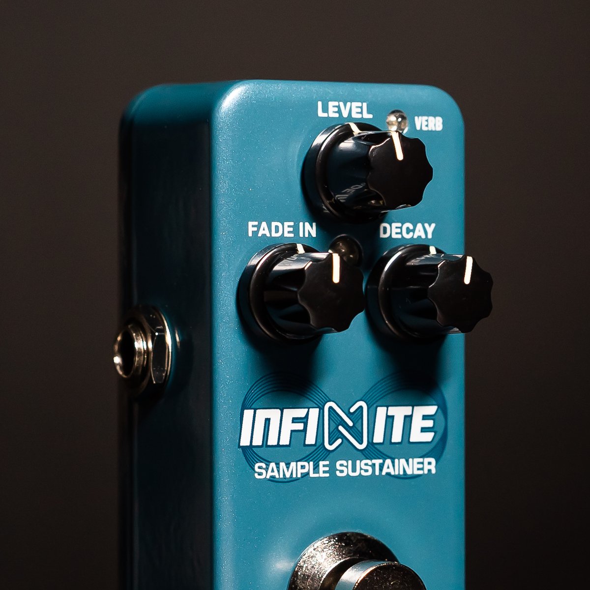 INFINITE MINI has dedicated FADE IN and DECAY knobs, giving you complete control over how the stacked notes and chords will interact.

#tcelectronic #infinitesamplesustainer #infiniteminipedal #guitarpedal #toneprint #knowyourtone