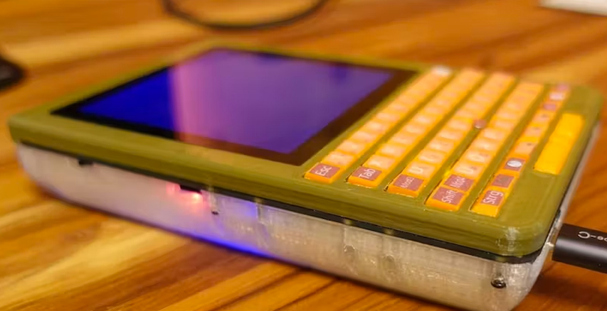 NEOklacker : une autre Raspberry Pi ultramobile
La NEOklacker est une construction maison autour d'un Raspberry Pi 4 qui propose écran et clavier dans un format ultra compact.... #minimachines #diy #hack #raspberrypi 
minimachines.net/actu/neoklacke…