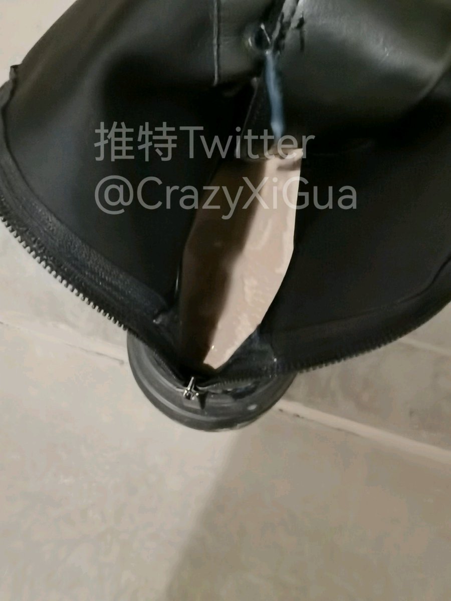 选了小姐姐一双带鞋带的长靴，果断拿到楼梯间爆射！射完不清理直接放回去，短时间内她应该也不会穿吧！#玩鞋 #扫楼 #扫楼打胶 #射鞋 #原味 #长靴 https://t.co/YsdKVaiTNY