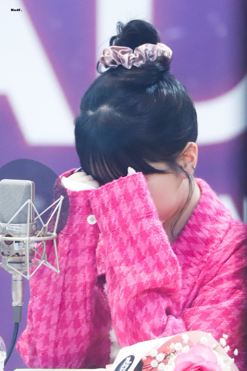 HUDF530's tweet photo. 230206 아이돌 라디오 비비지
#은하 #비비지 #EUNHA #VIVIZ 
#우리의_우주는_은하야
#SunshinEunhaDay https://t.co/2TFB0gIhrN