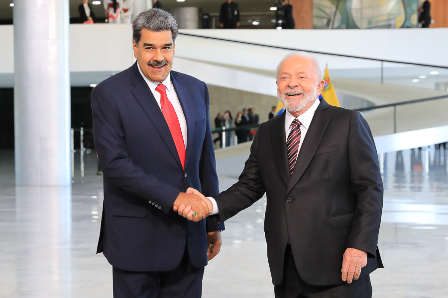 #NotiMippCI 📰🗞| Presidente Nicolás Maduro es recibido con honores en el Palacio de Planalto. Lea más ⏩ acortar.link/XPlovQ
#UniónSuramericana