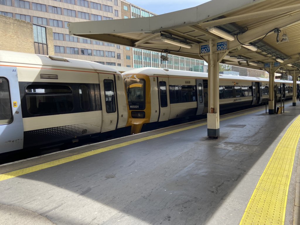 465191 and 465001 wait for departure to Orpington, cool to see 001!