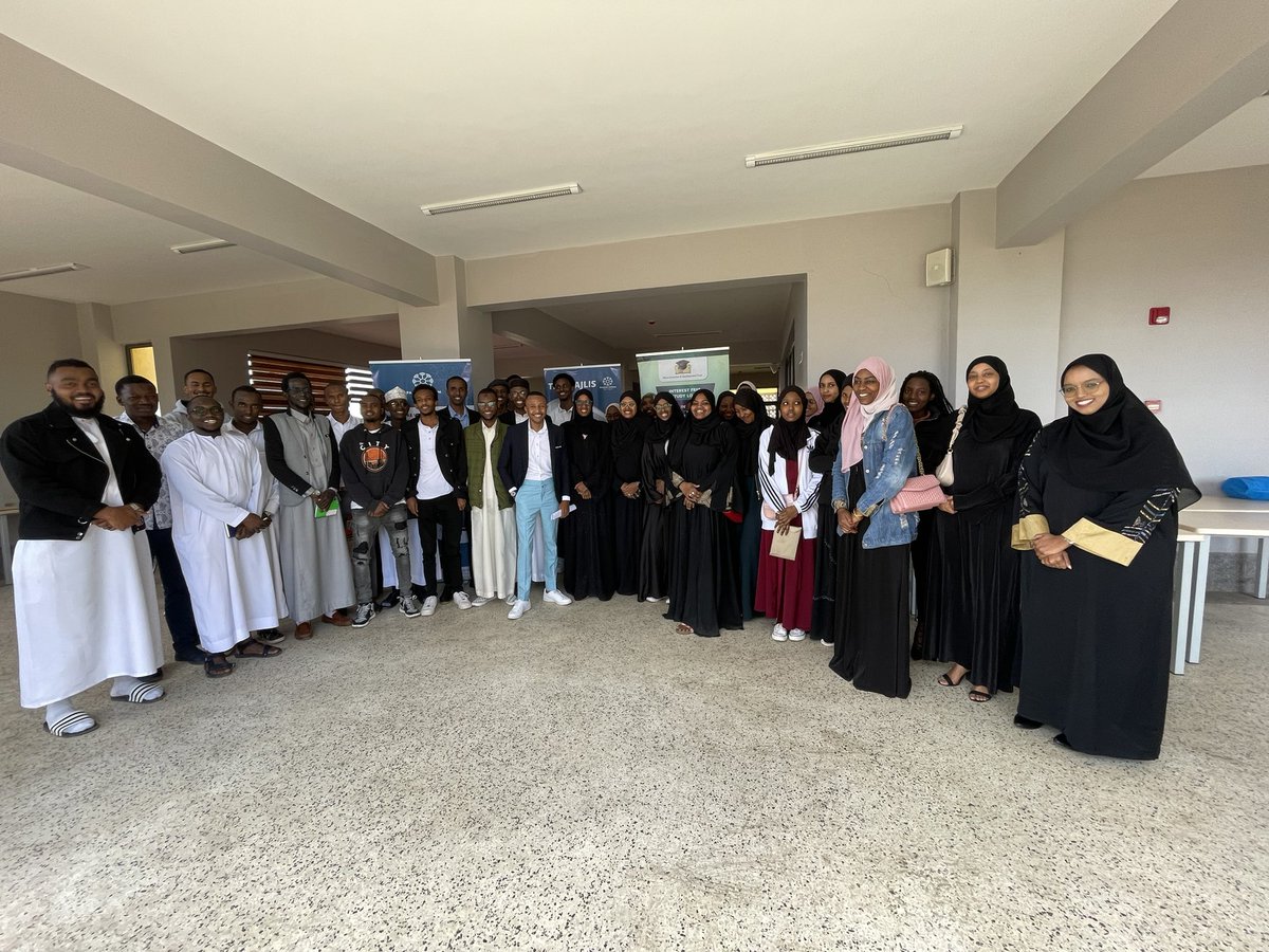 FarahJr002's tweet photo. The @PamojaForum held a Power Talk session on self Development, #mentalhealth n Psychosocial Support bringing  2gether experts in the respective fields n CBO leaders. Yours Truly was called to Moderate/ Mc . 
Another 1 in the bag #alhamdulillah .
When is your next Gig? Call me🤙 https://t.co/0n9gFwUVYH