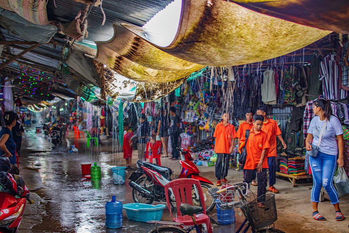 thailand-becausewecan.picfair.com/pics/015029183…
Rainshower at the Chong Chom Market. This Market is on the border between Thailand and Cambodia, about 70 km south of Surin
Photo for Sale
Editorial & Personal Use
Digital Download
Print
Self Promotion
#thailand #thai #thailandnews #streetphotography