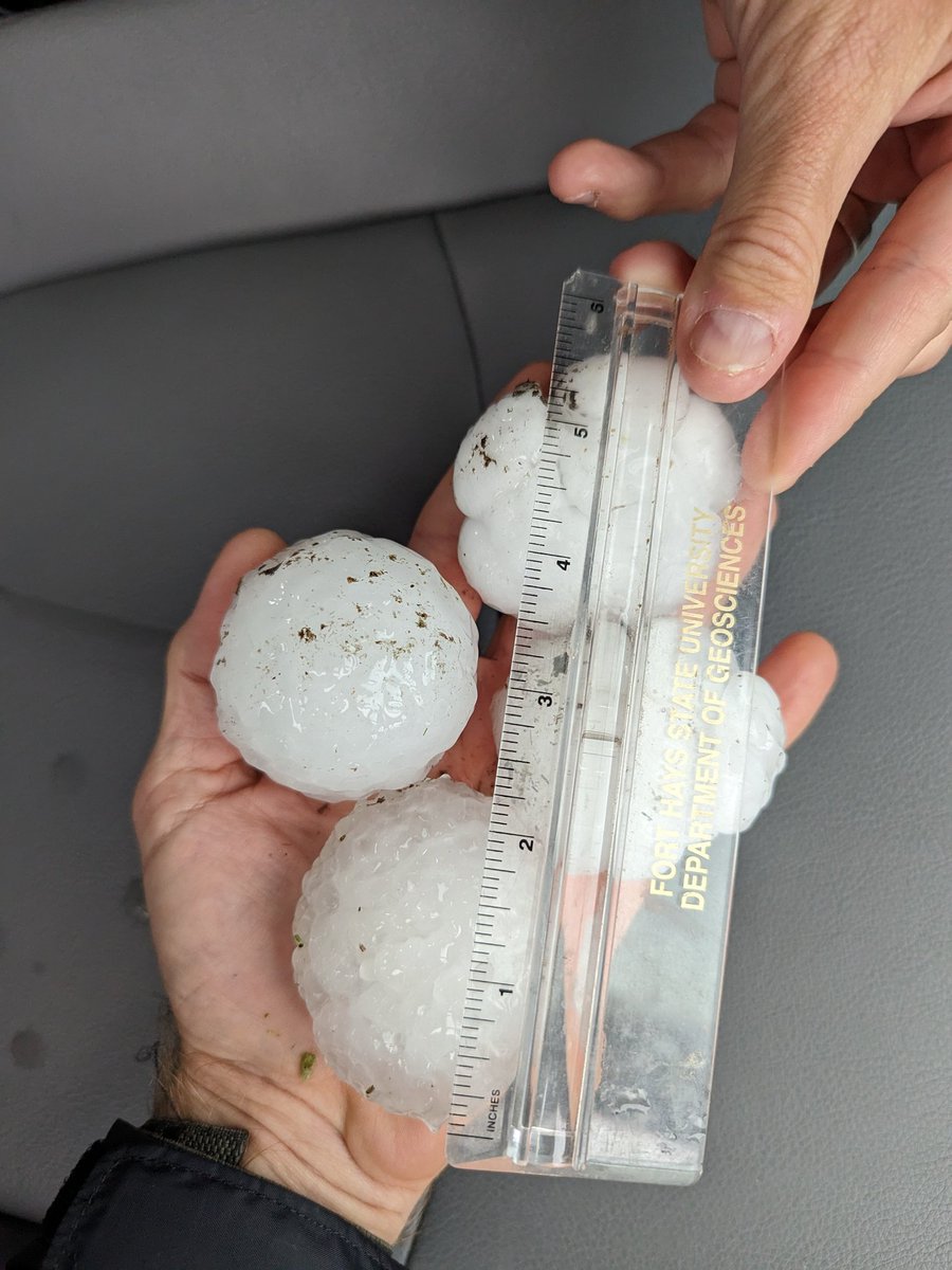 pgradydixon's tweet image. Fun chase yesterday in the OK panhandle with @GeoFHSU students and @MooreClimate .