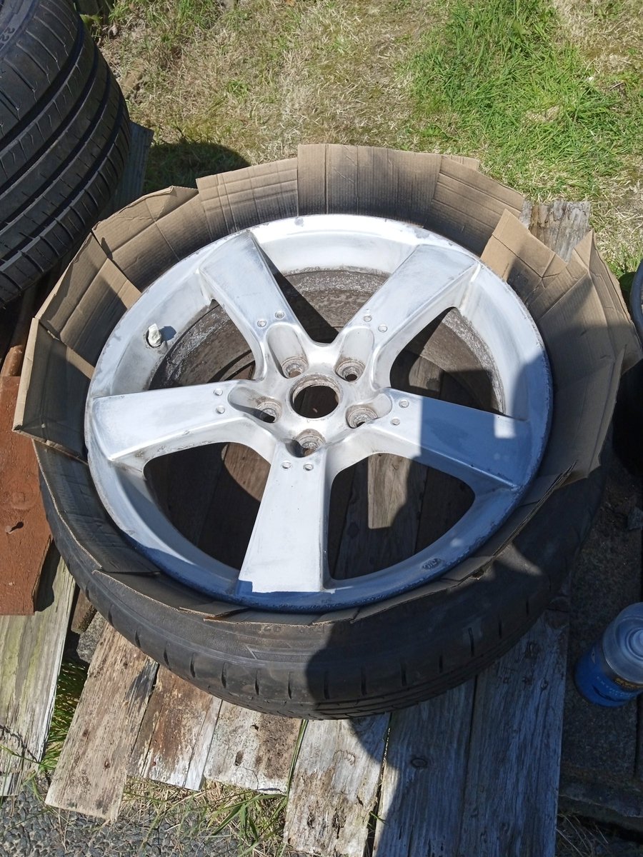 nunnyb1's tweet photo. Quick wheel refurb for the campervan #ghettostyle rx8 wheels for the Mazda bongo 👌 rattle canned #pimpmyride https://t.co/N0G1K4i6e4