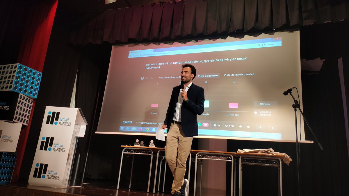 ActivaFp's tweet photo. Un joc interactiu per passar la categoria d'#innovació.

#premisImpulsFP

Juguem a @quizizz
#premisPiruleta per les persones amb més puntuació i amb menys!

'Quan diem que premien l'error, ho diem de veritat' @borjanicolau https://t.co/vb5PpesSzv