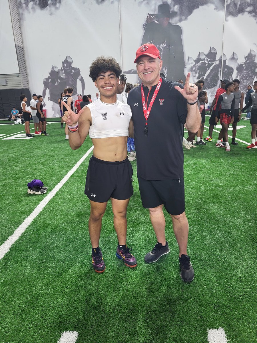 HarlemBrown03's tweet photo. Great seeing @JoeyMcGuireTTU and meeting you @COACHJUICE_ 🙏🏽
@TexasTechFB be back soon!
#GunsUp #WestTexas https://t.co/UHZTwv78ZS