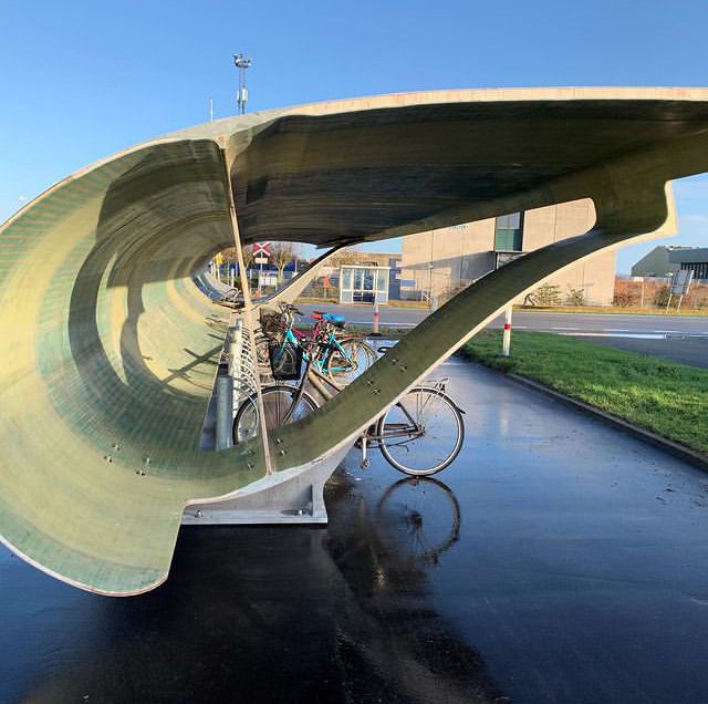 FrRonconi's tweet photo. Giving a wind turbine blade a second life.

This bike shed in Aalborg, #Denmark, an example of composite material #recycling technology ♻️

#Sustainability 
@chboursin @RagusoSergio @enilev @Shi4Tech @JoannMoretti @NevilleGaunt @CurieuxExplorer @mvollmer1 @JolaBurnett @kalydeoo https://t.co/Bnkiz7uzAZ