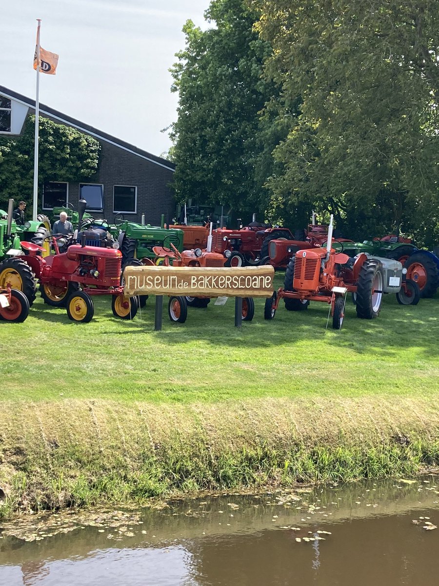 Trekkers kiek’n bij Bakker in #valthermond. Mooi weer, veel belangstelling, hele weekend druk geweest. #mooi
