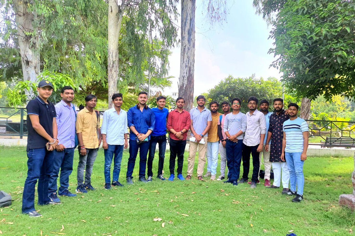 abvplu's tweet photo. Today @abvplu unit organised a #study_circle on the topic "Overview and Political Scenarios over New Parliament".
#abvplu #abvp4awadh https://t.co/SSbwDDG1sy
