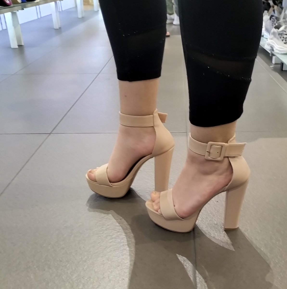 Me fui a comprar estos tacones para la graduación 🫶🏻