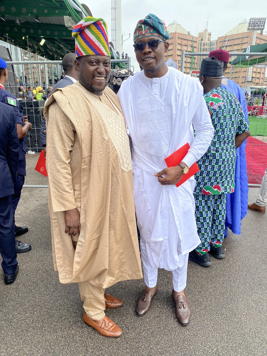 topeatiba's tweet photo. A few pictures from earlier today #InaugurationDay #RenewedHope 🇳🇬 https://t.co/sGzctBJiUA