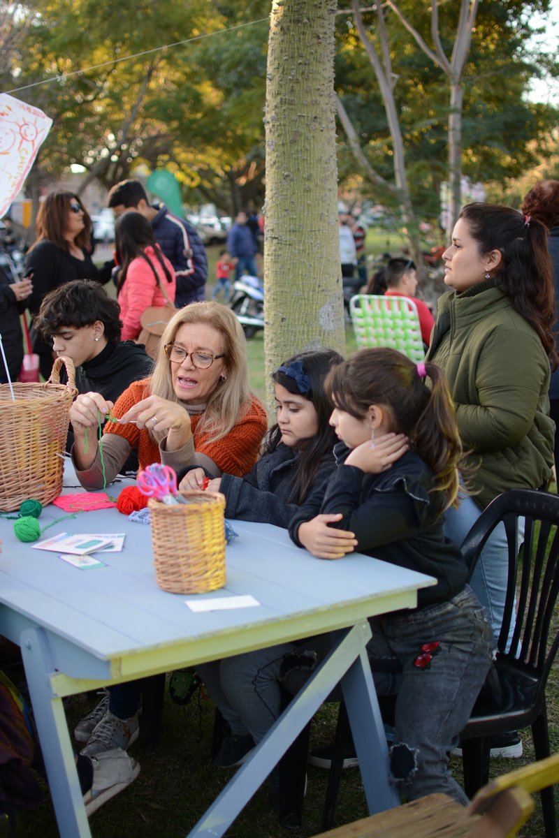 _SantaFeCapital's tweet photo. ¡Domingo a pura diversión!
🪁Así vivimos una nueva edición de "Es Cosa de Barrio", el segundo encuentro de esta propuesta educativa, cultural y de integración🎪
🍬El programa continúa el próximo domingo en el #ParqueFederal. La cita es a las 15.30, con entrada libre y gratuita. https://t.co/FKCALqkbhe