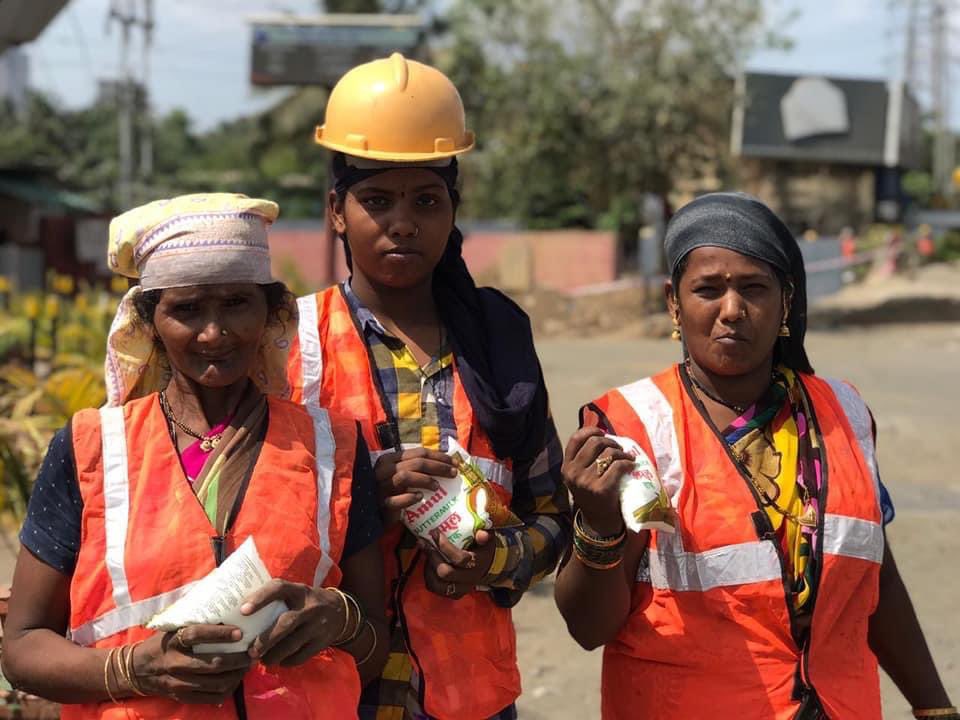 KeyaSMamma's tweet photo. Buttermilk Distribution Drive with @SNEHFoundation for community helpers is ongoing by our team members.
Dear @Amul_Coop can you please help us with some packets of #AmulChaas for distribution.
#amulpune
#SnehFoundation https://t.co/dhYsb5jUN0