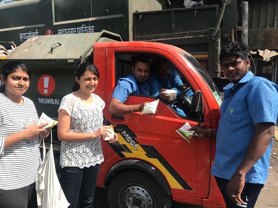 KeyaSMamma's tweet photo. Buttermilk Distribution Drive with @SNEHFoundation for community helpers is ongoing by our team members.
Dear @Amul_Coop can you please help us with some packets of #AmulChaas for distribution.
#amulpune
#SnehFoundation https://t.co/dhYsb5jUN0
