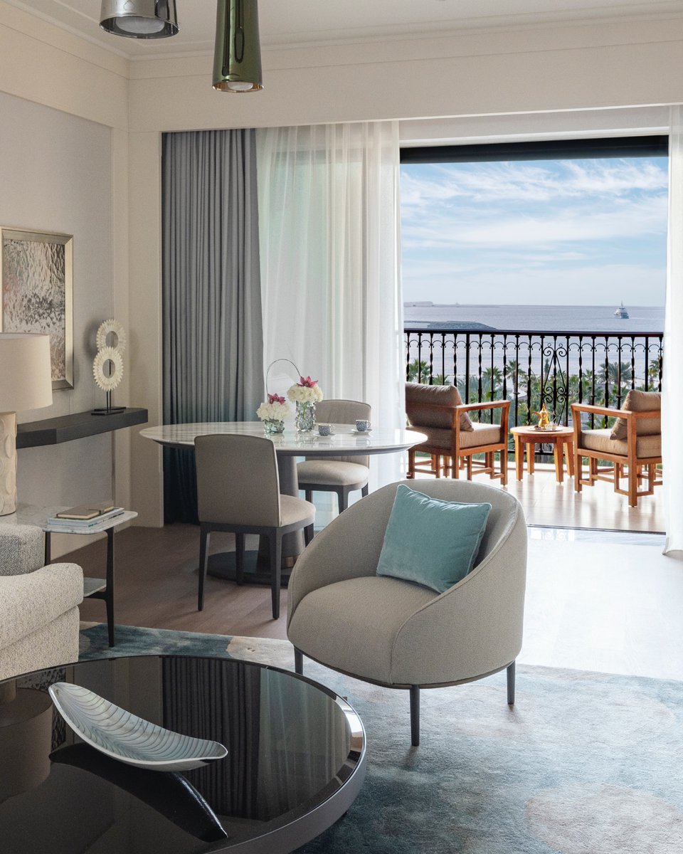 FSDubai's tweet image. There is nothing like natural daylight streaming through your suite window to greet a new morning. Welcome to our refreshed suites at @FSDubai.

#FourSeasons #FSDubai #SuiteInStyle #JumeirahBeach