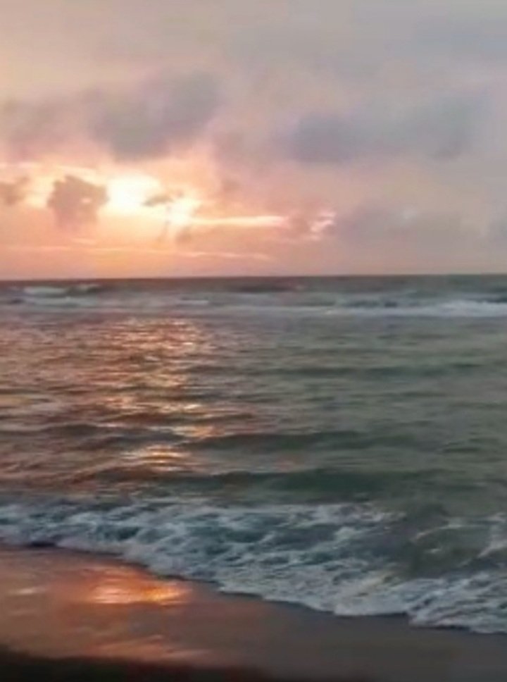 nonnarita50's tweet photo. tu sei #ProprioCome un'alba 
o un tramonto ...mi colori 
l'anima 

#BuonaserataATutti 🤍
@UnTemaAlGiorno 

mie 📷 https://t.co/ckuOHZE62i