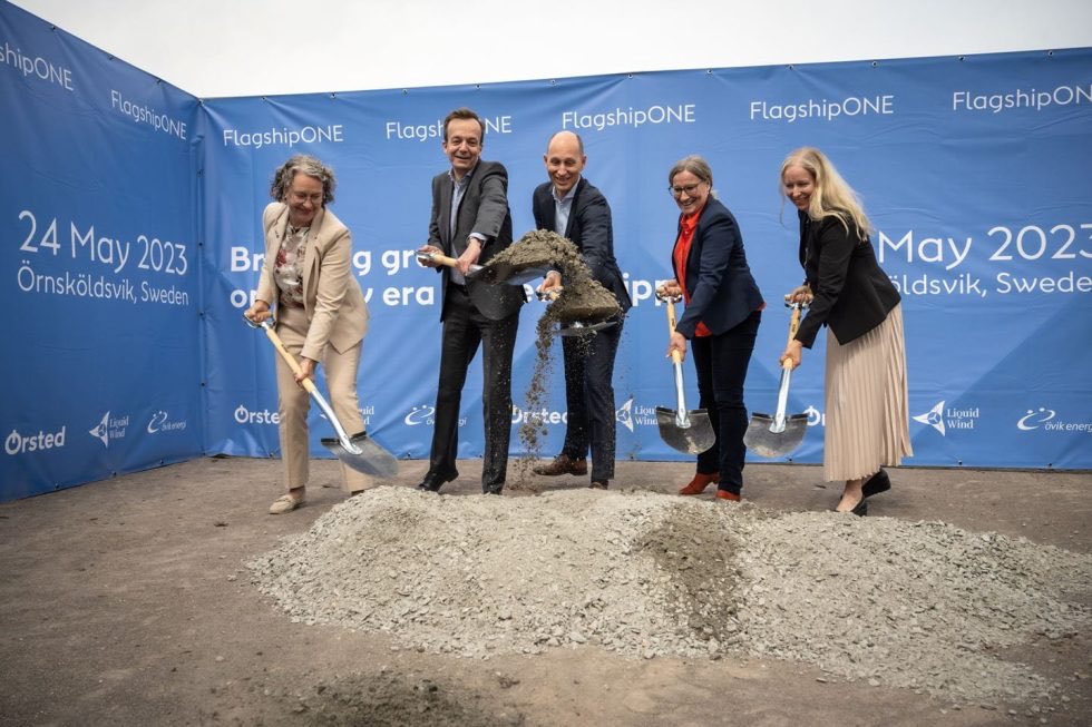 anahdezbonancia's tweet photo. Las instalaciones de producción de metanol de fuentes de energía limpias a gran escala abastecerán a una flota cada vez mayor de buques que utilicen este combustible como alternativa a los combustibles fósiles.
#FlagshipOne, en #Örnsköldsvik (Suecia).
https://t.co/QCKEf9oMEs https://t.co/7OyxlcBzS0