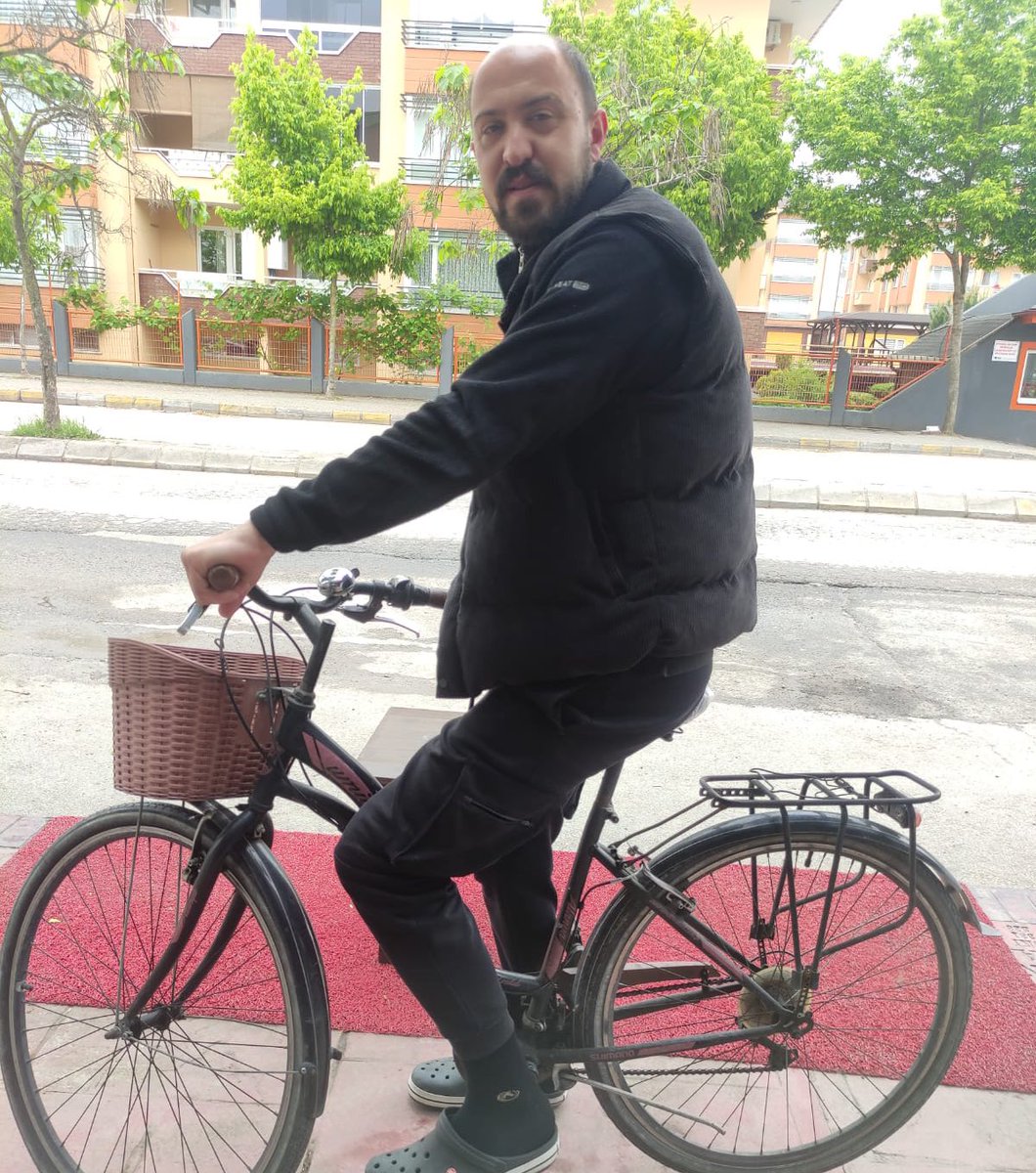 oguzhanalpdoan's tweet photo. Hayat bisiklet sürmek gibidir, dengenizi korumak için devam etmelisiniz https://t.co/hdJcRbXBre