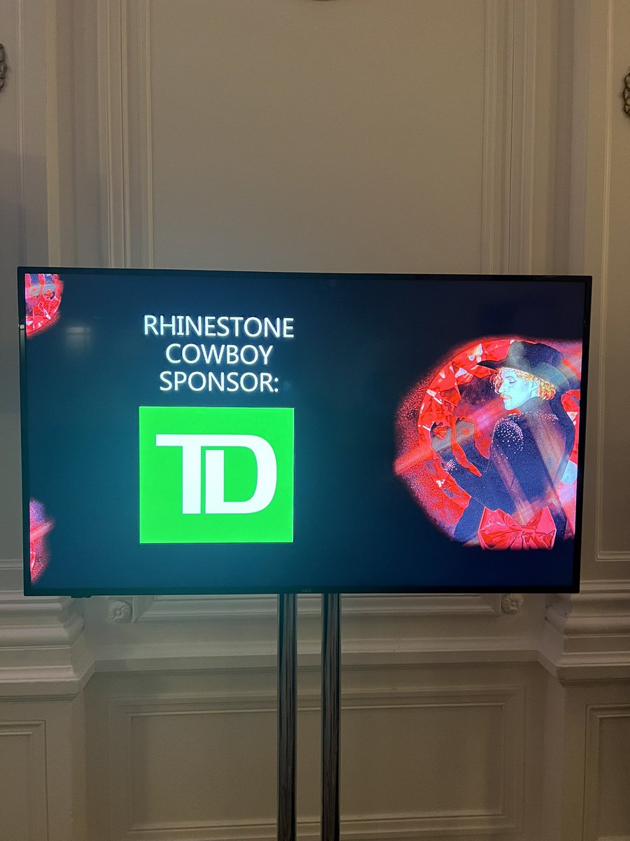 A fun evening of glitz and glam with @SafeLinkAlberta at their #SplashofRed benefit event.  A celebration of diversity, inclusivity, and community spirit.  #TD proud to support. 

@Alex_Gysen 
Michael Wood, MBA 

 #community #diversity #lgbt #2slgbtq