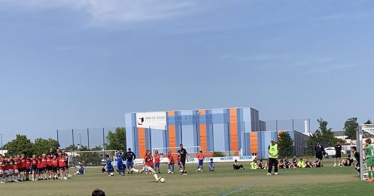 SHoogsteder's tweet photo. Het seizoen zit erop! Gelijke kansen van A tot Z. Geen uitzonderingen maar gewoon ‘one of the guys’ zijn en in een geweldige topsport omgeving leren 🔴🟢⚫️ precies wat ze zocht

Op naar de O12 volgend seizoen 💪 https://t.co/q24OvIFbSR