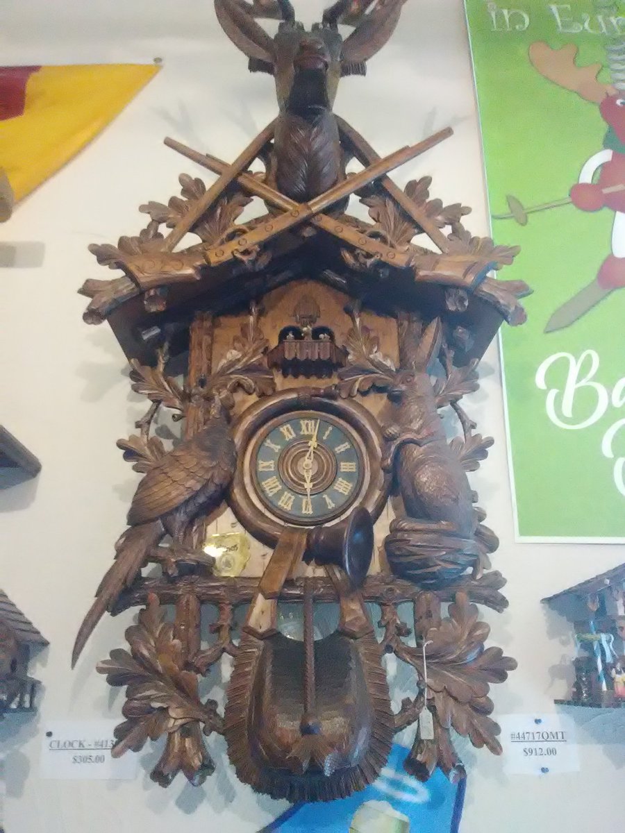 ThePolishArtist's tweet image. That's not even all of them... They also have some that are big to overwhelmingly ginormous costing thousands of dollars and every time, I like a little kid again who just stepped inside the candy and ice cream emporium for the first time.

#CuckooClocks #MemorialDayWeekend