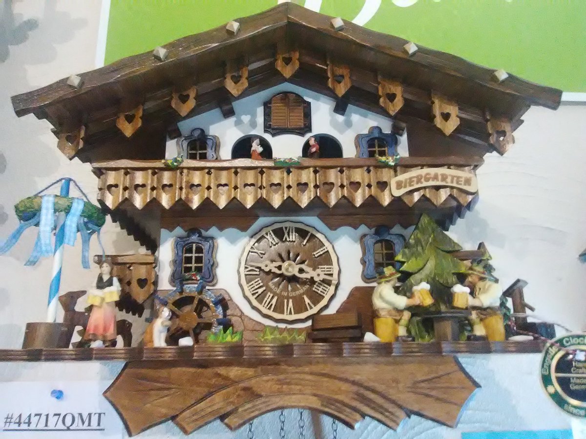 ThePolishArtist's tweet image. That's not even all of them... They also have some that are big to overwhelmingly ginormous costing thousands of dollars and every time, I like a little kid again who just stepped inside the candy and ice cream emporium for the first time.

#CuckooClocks #MemorialDayWeekend