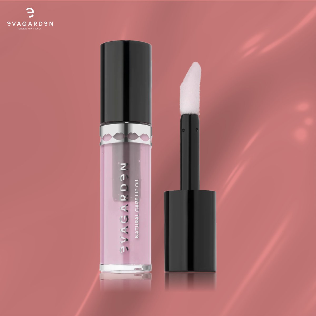 evagarden_sa's tweet photo. شفاهك في فصل الصيف تحت الاختبار🔥
لذلك ننصحك باستخدام lip oil من evagarden

بمظهر زيتي وقوام مائي يبقي الشفاه صحية ويعالجها
يتكون lip oil من 97% زيوت طبيعية تبقي شفاهك 
رطبة لوقت طويل.

احصلي عليه بزيارتك لفروعنا أو من خلال رابط الموقع 
الإلكتروني في البايو💜
#وجه_الجمال_الأول https://t.co/Ilp023CgIK
