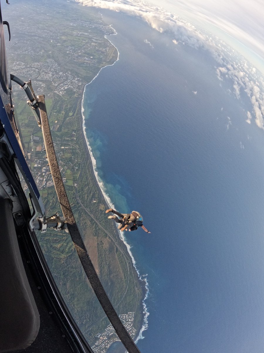 La photo du jour #parachutisme #skydive #gotoreunion #gopro #goprochallenge #goprophotography #ileintense #runhélico