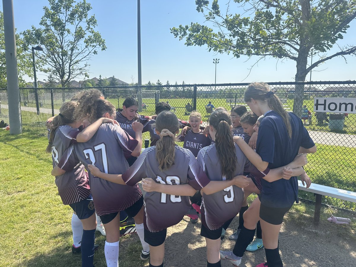 missnschofield_'s tweet photo. Great start to the tournament so far, the girls are determined and showing great team spirit! Go Giants Go!!! ⚽️🙌🏼@StGregoryHCDSB https://t.co/ozamoz8gJR