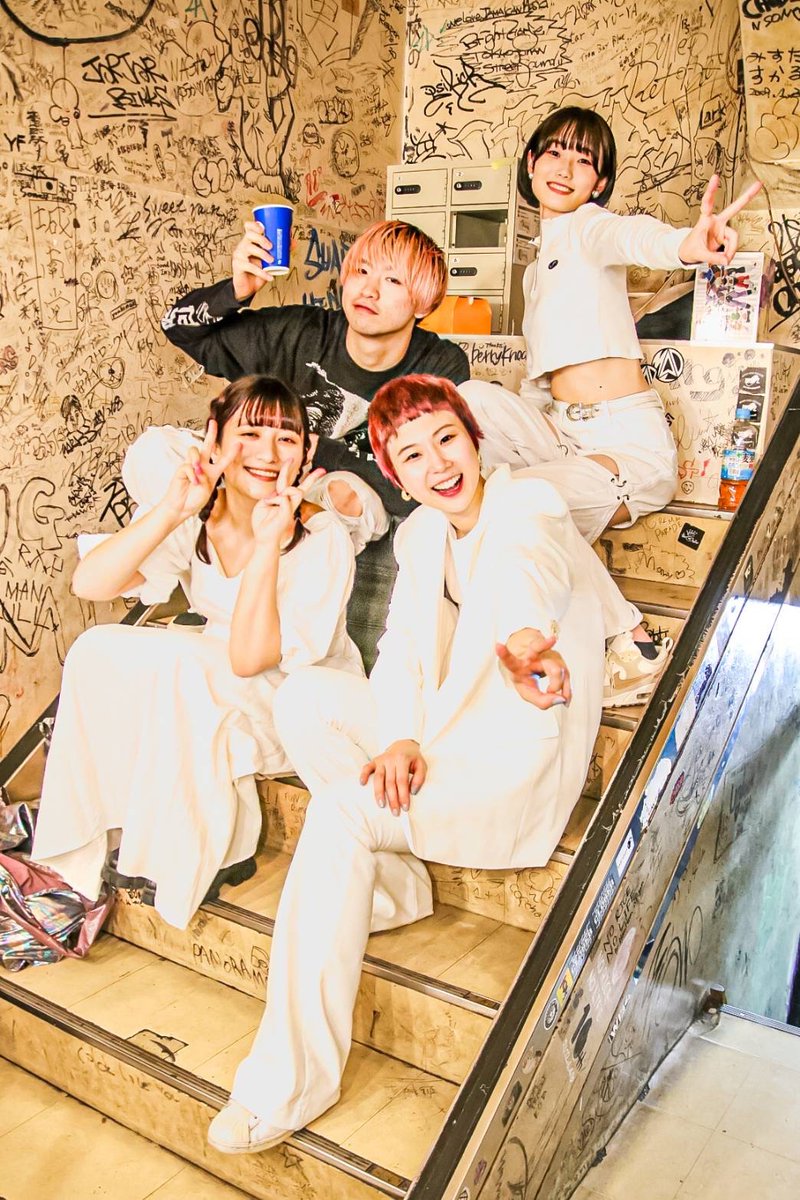 room_mate_band's tweet photo. 渋谷エッグマン
ありがとうございました❣️

新曲2曲やりました🌈
「ふざけてますし」
「あいそれと」
ひらがなでよろしくお願いします！

レコーディングしますし
またライブもやりますし
これからもよろしくお願いしますし

🥇🥈🥉

https://t.co/BcMVFB0wBx しゅーと (楽しかった) https://t.co/VgetVgYyXO