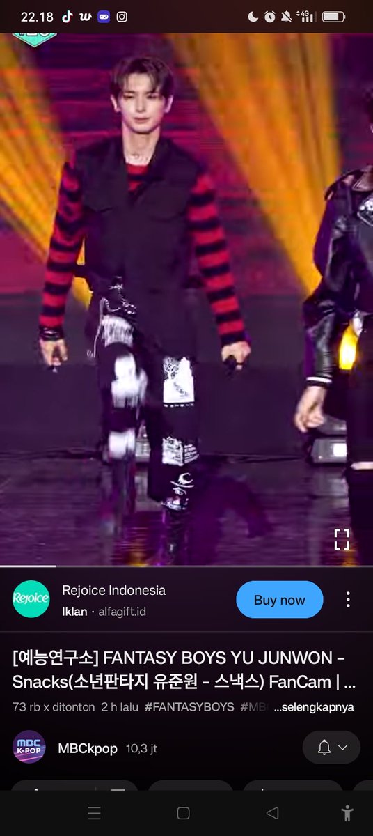 Mylive04live's tweet photo. Junwon 'Snack' Fancam 🍓🍫

#SnacksForJunwon #JWIstreaming #유준원  #YUJUNWON #준원 #소년판타지 #FANTASYBOYS https://t.co/7zHuGWyzN4