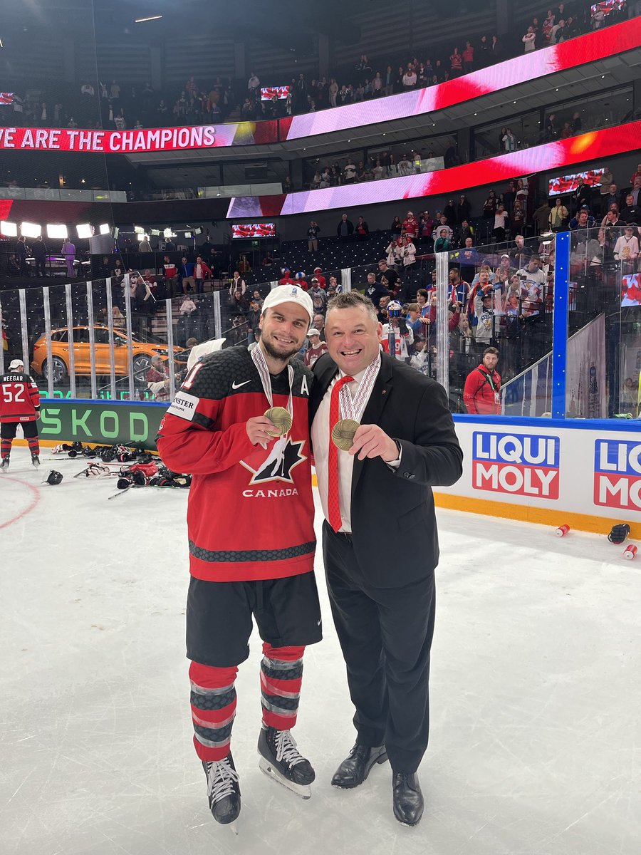 Laughts21's tweet image. World Champions! Thankful to be able to play for this legend again. Amazing coach and a better friend! What an experience with a great group of guys!!