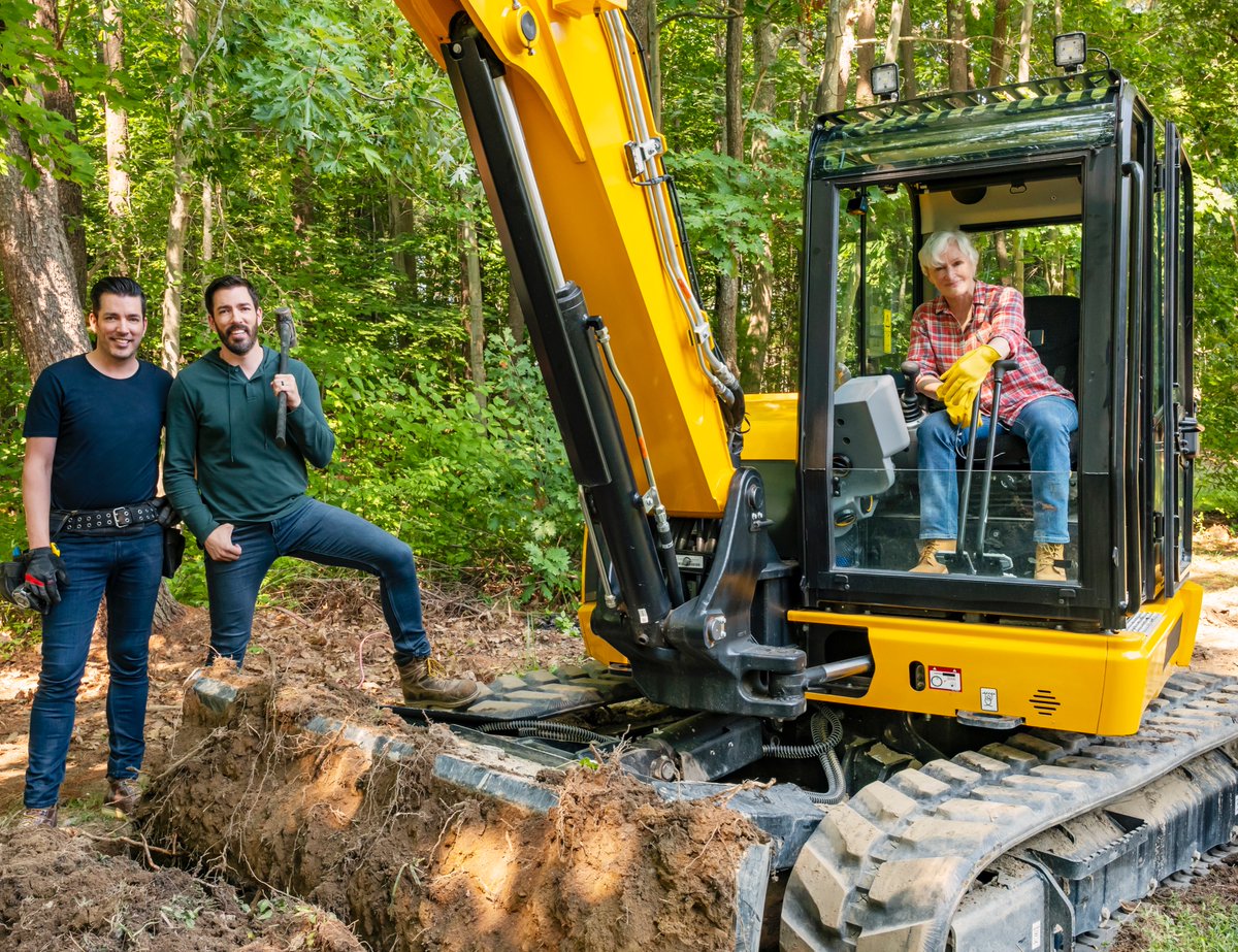 #GlennClose is such a badass! Watch her crush it in the excavator tonight on #CelebIOU. 👏