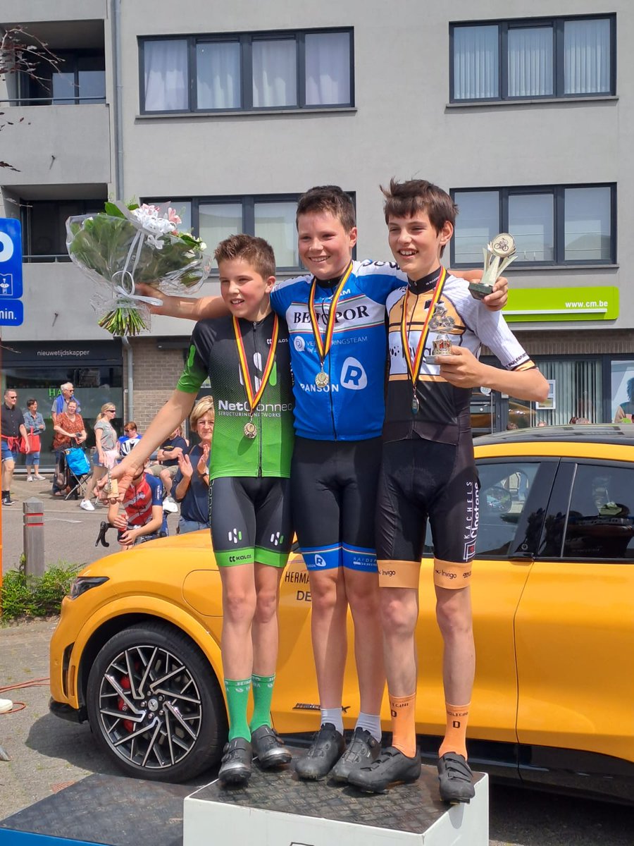 De eerste overwinning is binnen. Ilian Braeckevelt was de snelste bij de U13 in Herenthout. Proficiat Ilian. #completeathletes.