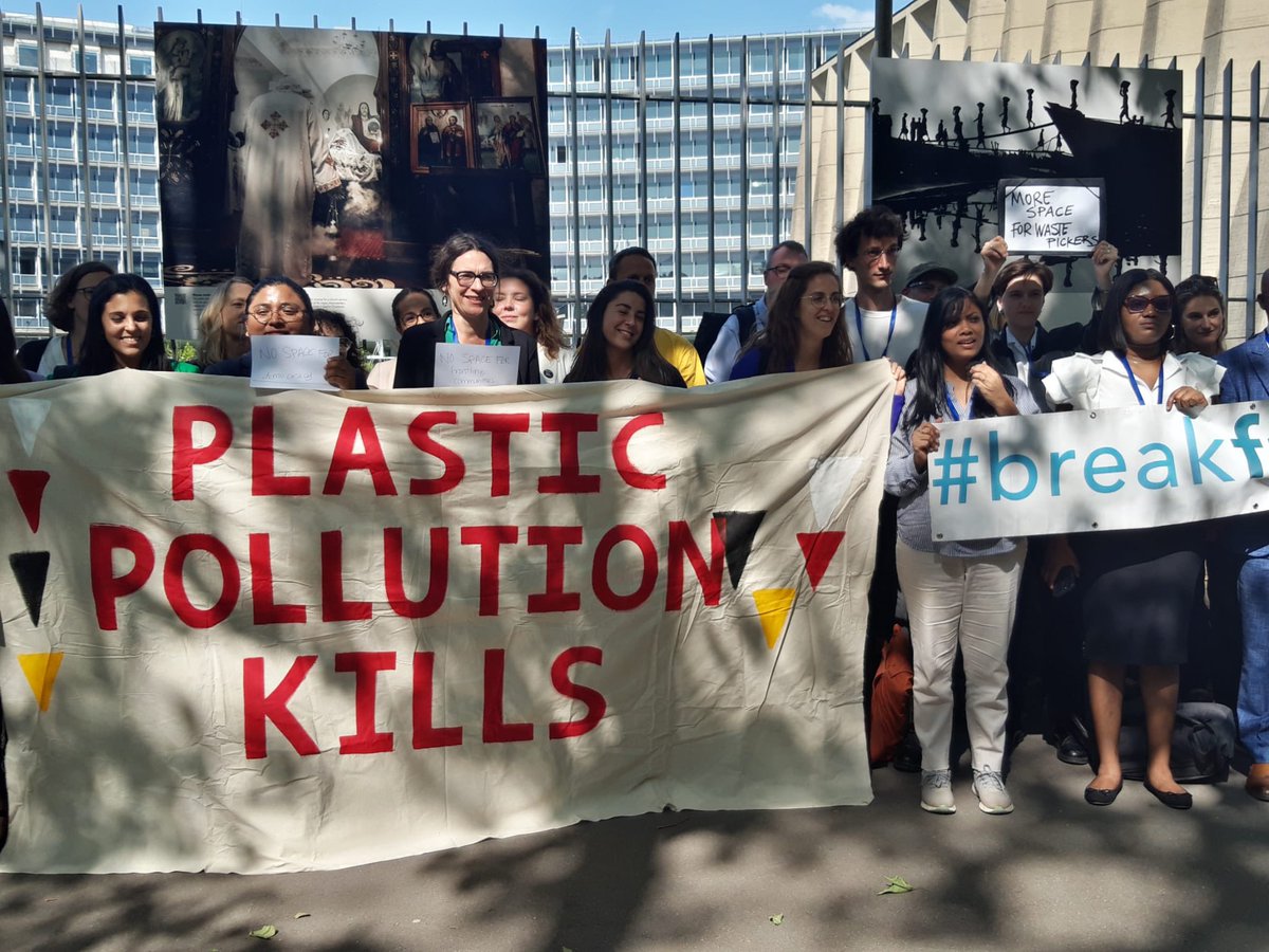 #BreakFreeFromPlastic (@brkfreeplastic) on Twitter photo “No space for democracy” Civil society groups highlight <a href="/UNEP/">UN Environment Programme</a> lack of access for global south groups, waste pickers, frontline communities, youth and more during #INC2 negotiations. #PlasticsTreaty - action led by <a href="/ciel_tweets/">Center for International Environmental Law</a> Photos by <a href="/globalrec_org/">♻️ International Alliance of Waste Pickers</a> “No space for democracy” Civil society groups highlight <a href="/UNEP/">UN Environment Programme</a> lack of access for global south groups, waste pickers, frontline communities, youth and more during #INC2 negotiations. #PlasticsTreaty - action led by <a href="/ciel_tweets/">Center for International Environmental Law</a> Photos by <a href="/globalrec_org/">♻️ International Alliance of Waste Pickers</a>
