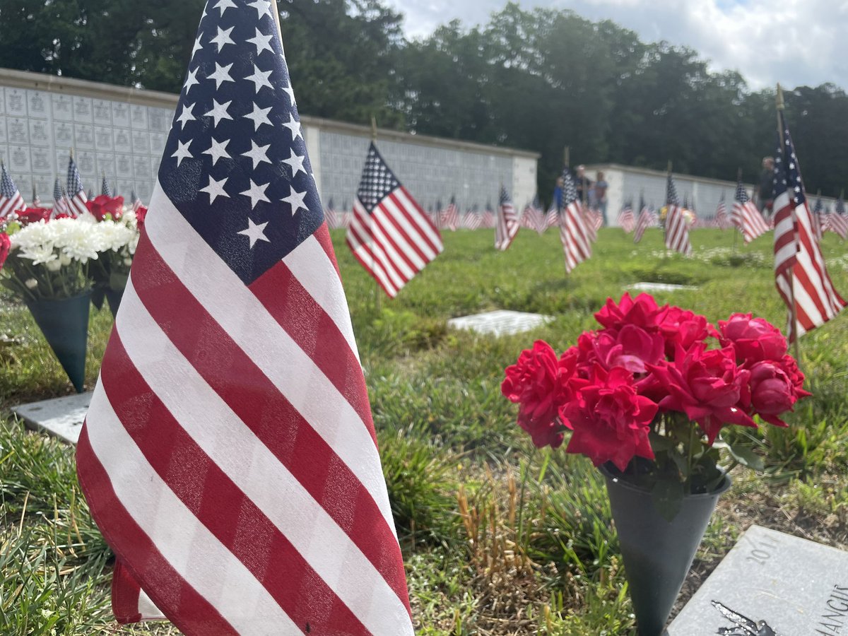 kaiceybaylor's tweet photo. This morning, many in Suffolk took a moment to reflect and remember the many people who fought for our nation.

They gathered for a ceremony at the Albert G. Horton Jr. Memorial Veterans Cemetery.

@13NewsNow https://t.co/v4ELZjF4lQ