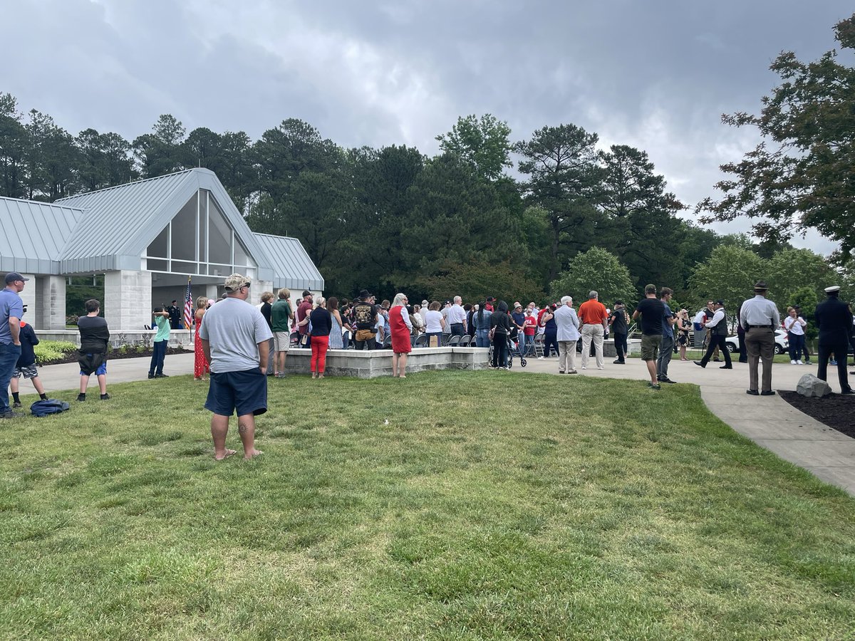 kaiceybaylor's tweet photo. This morning, many in Suffolk took a moment to reflect and remember the many people who fought for our nation.

They gathered for a ceremony at the Albert G. Horton Jr. Memorial Veterans Cemetery.

@13NewsNow https://t.co/v4ELZjF4lQ