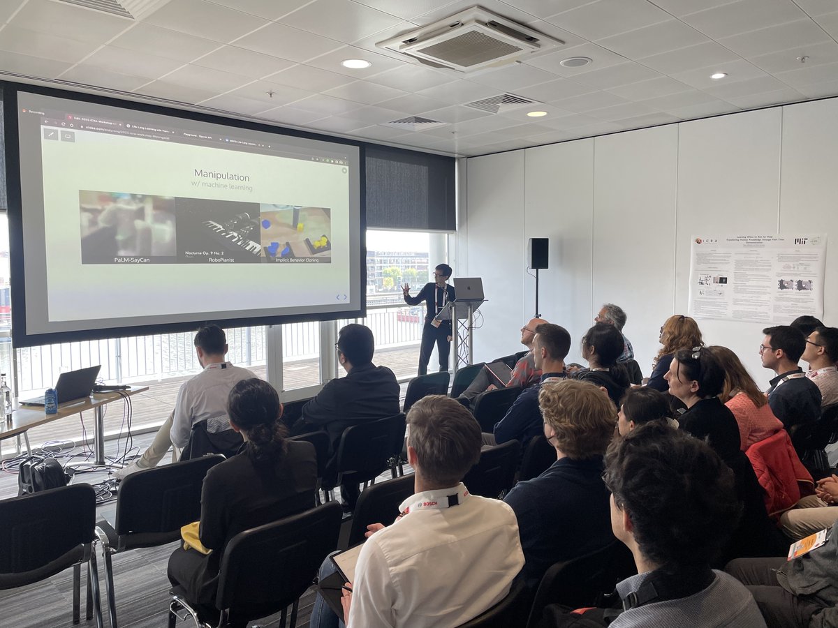 ChrisPek_'s tweet photo. At #L3H2 #ICRA2023, we are now heading into the last session of our workshop. Andy Zeng (Google DeepMind) talks about “Language as Robot Middleware”. Check out his robot learning work to make robots smarter: https://t.co/U7xRh8gxwg https://t.co/Oip9pOmzBV