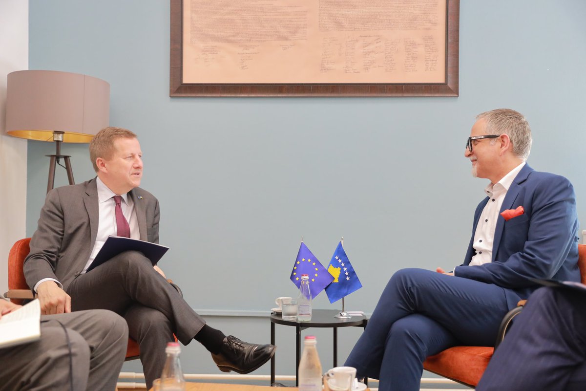🇪🇺🤝🇽🇰 Productive meeting with Mr. Tomáš Szunyog @EUAmbKS ! We discussed vital reforms in the health system, including draft laws, staff training, & investments for better citizen services. Excited for EU assistance in enhancing public institutions! #EUforKosovo