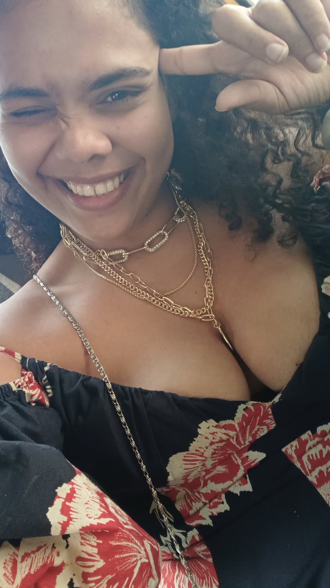 Sovarapo's tweet photo. Vendo humo🥰 https://t.co/hoYnl4lgAw