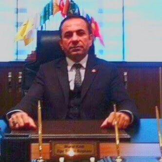 Aynı işyerinde, mahallede, apartmanda, köyde,kentte oturanlar biz kardeşiz lütfen siyaset için birbirimizi yaralamayalım. Hepimiz göçüp gideceğiz Vatan, Bayrak,Millet, DEVLET kalıcı. 

Saygılarımla.