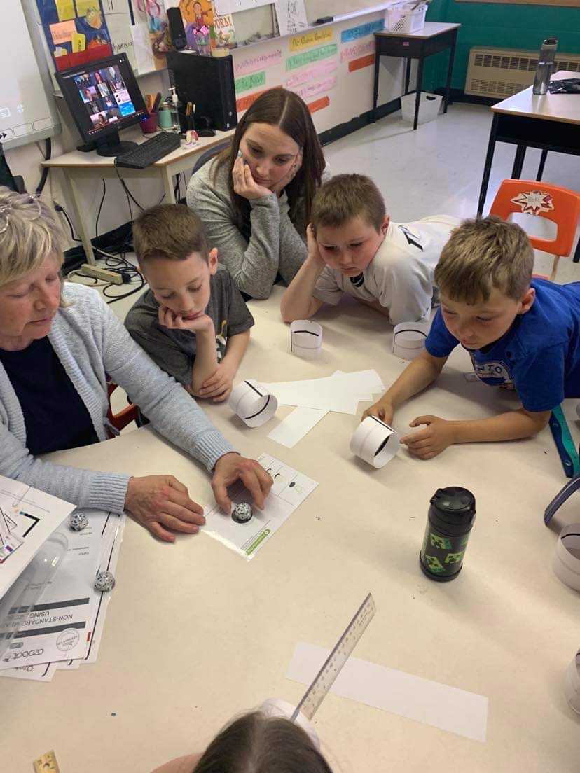 spa_benoits's tweet photo. Ms. Harbin visited the grade two classroom on Friday to teach a lesson on measurement using Ozobots. Students measured the height of their bodies using the non-standard unit of Ozobot loops. Lots of fun was had by all! @NLESDCA @brilliant_labs #mathisfun #codinglife https://t.co/yX2ipw6uME