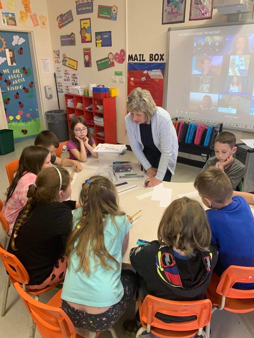 spa_benoits's tweet photo. Ms. Harbin visited the grade two classroom on Friday to teach a lesson on measurement using Ozobots. Students measured the height of their bodies using the non-standard unit of Ozobot loops. Lots of fun was had by all! @NLESDCA @brilliant_labs #mathisfun #codinglife https://t.co/yX2ipw6uME