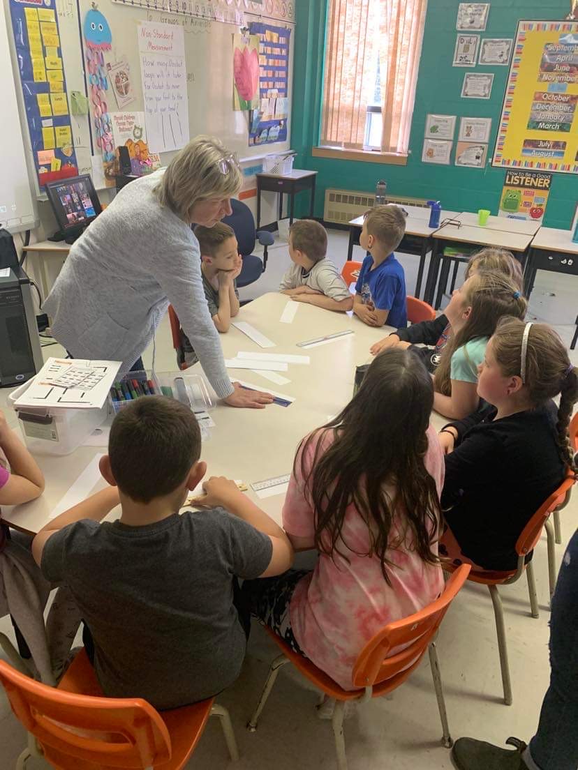 spa_benoits's tweet photo. Ms. Harbin visited the grade two classroom on Friday to teach a lesson on measurement using Ozobots. Students measured the height of their bodies using the non-standard unit of Ozobot loops. Lots of fun was had by all! @NLESDCA @brilliant_labs #mathisfun #codinglife https://t.co/yX2ipw6uME