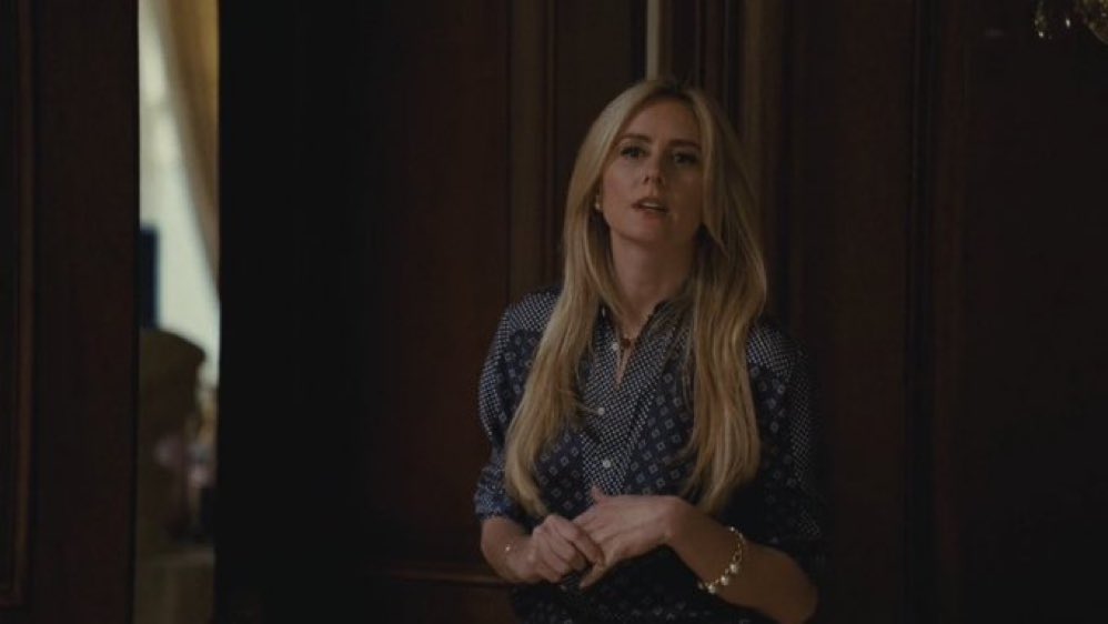 Willa gets to live in Logan’s apartment, is working on a new play AND gets a cow print couch. She’s the real winner. #Succession