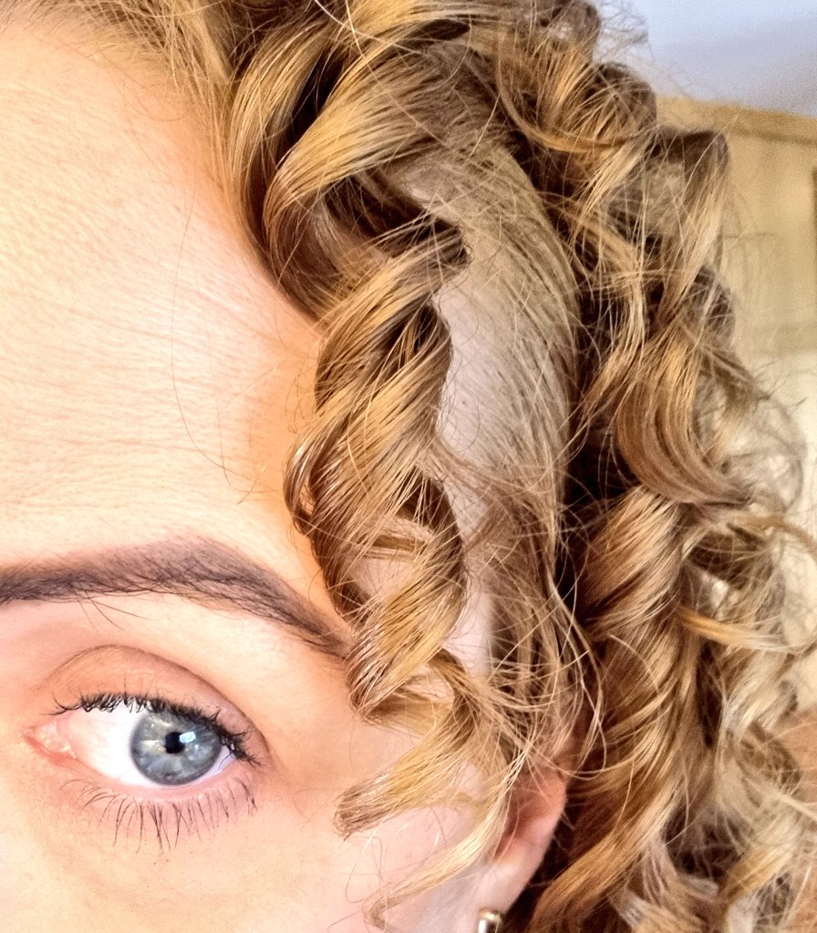 Ef þú ert með smá krullur en værir til í slöngulokka. Prófaðu að ganga bara með tvö börn. Virðist virka